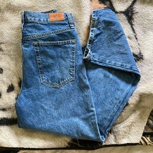 *Sold* BDG Modern boyfriend jeans size 29 (29”/30” waist)